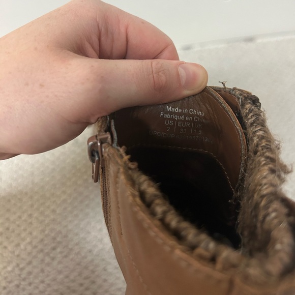 2/$20❤️- BOOTS | Kids (girls) zip up boots size 2 - Picture 4 of 6